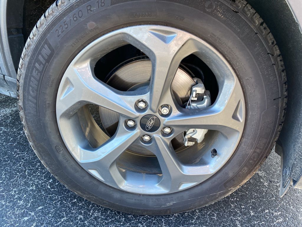 2025 Ford Escape ST-Line photo 2