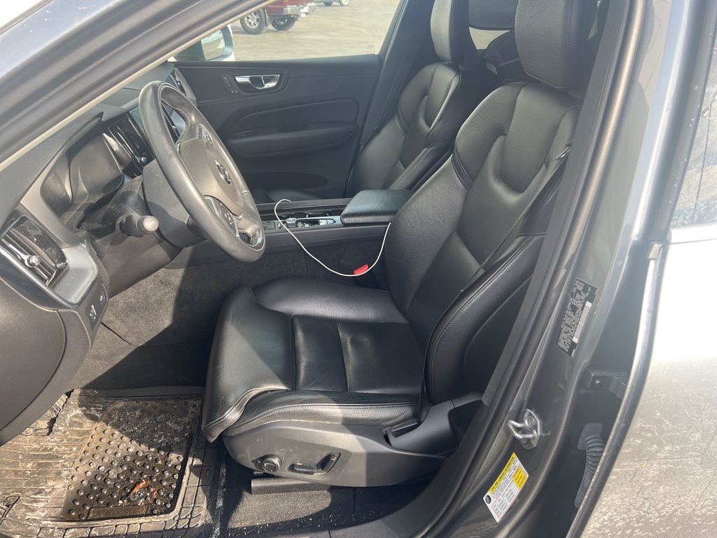 Used 2019 Volvo XC60 T5 Momentum SUV