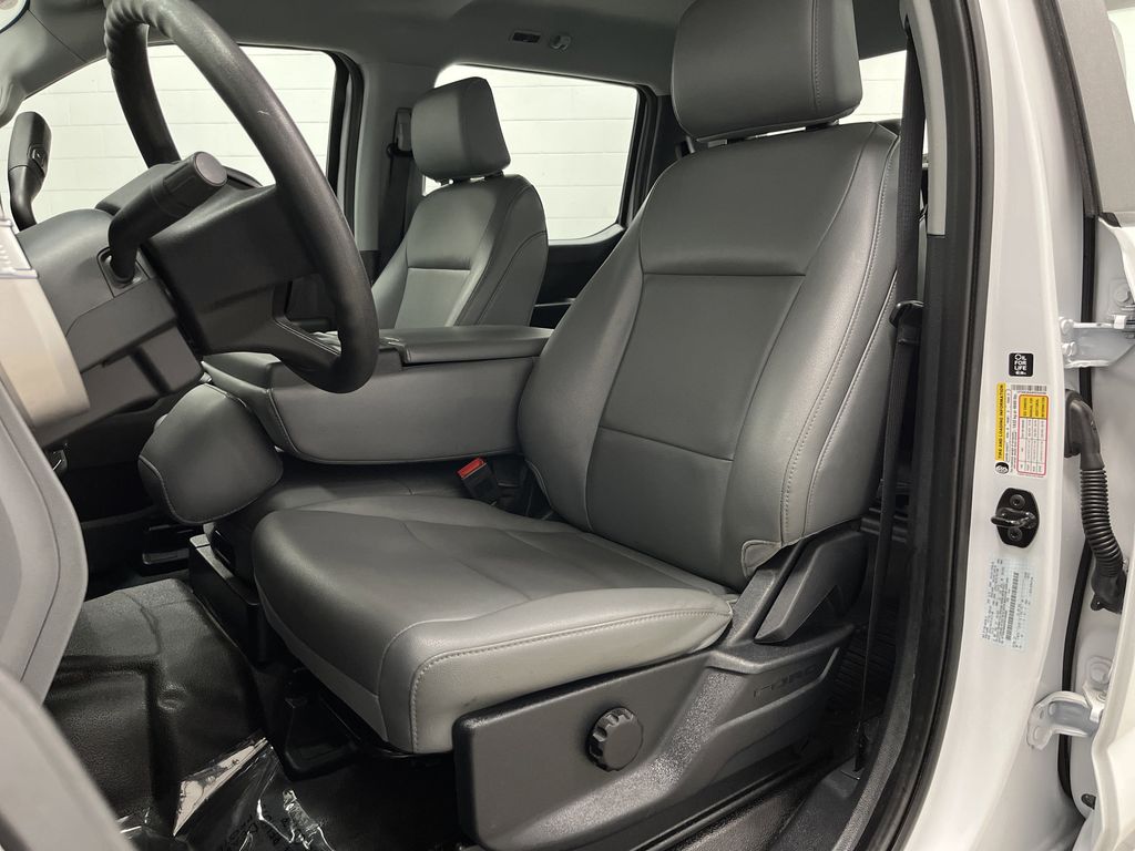 2023 Ford F-350 photo 4