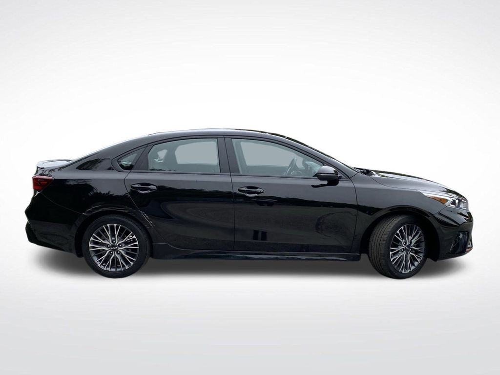 2022 Kia Forte GT-Line photo 2
