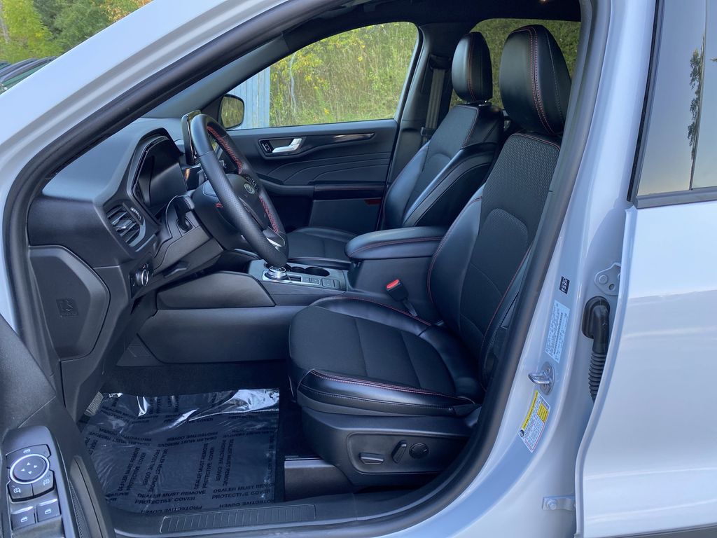 2025 Ford Escape ST-Line Select photo 4