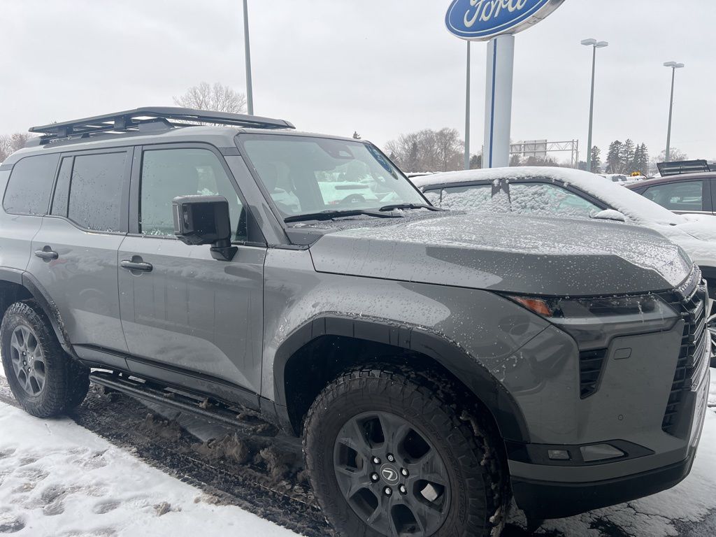 2024 Lexus GX Overtrail's photo