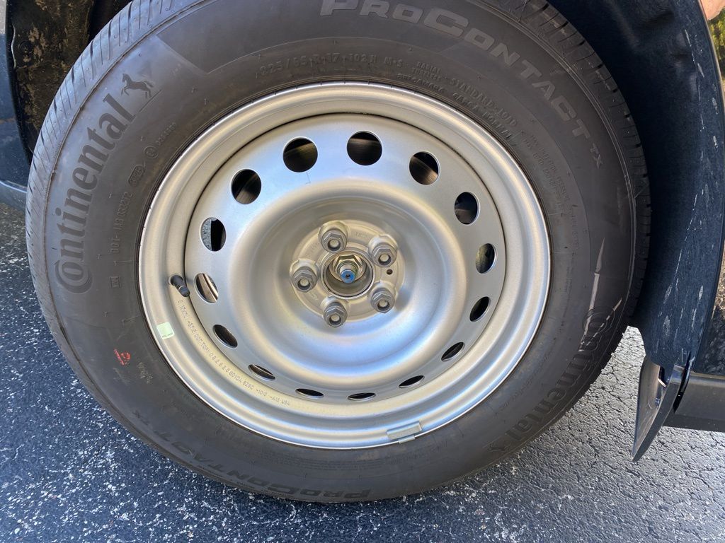 2025 Ford Maverick XL photo 2