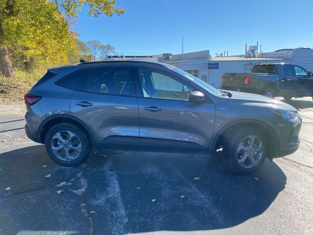 2025 Ford Escape ST-Line photo 4