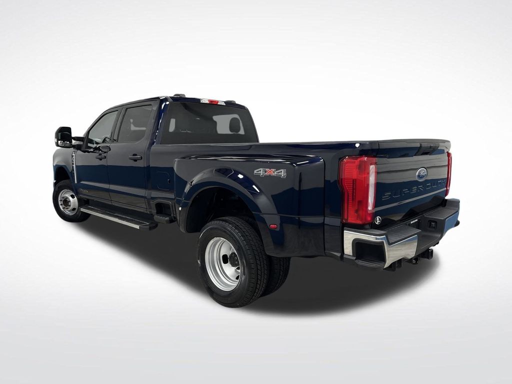 2023 Ford F-350 photo 3