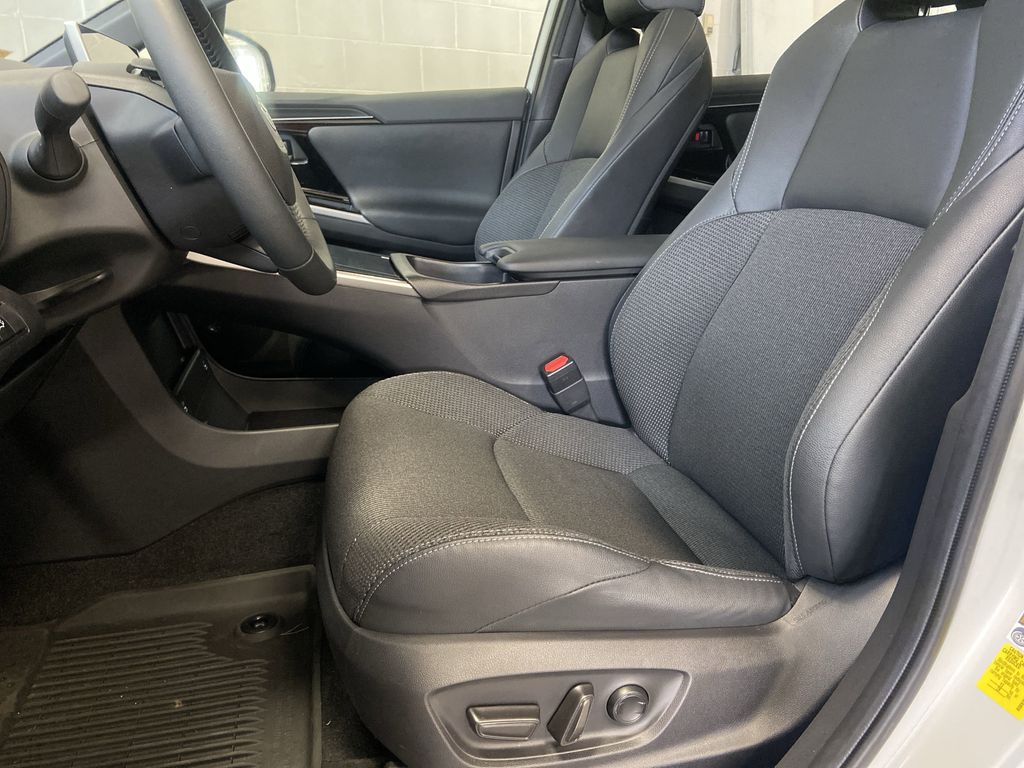 2024 Toyota bZ4X XLE photo 2