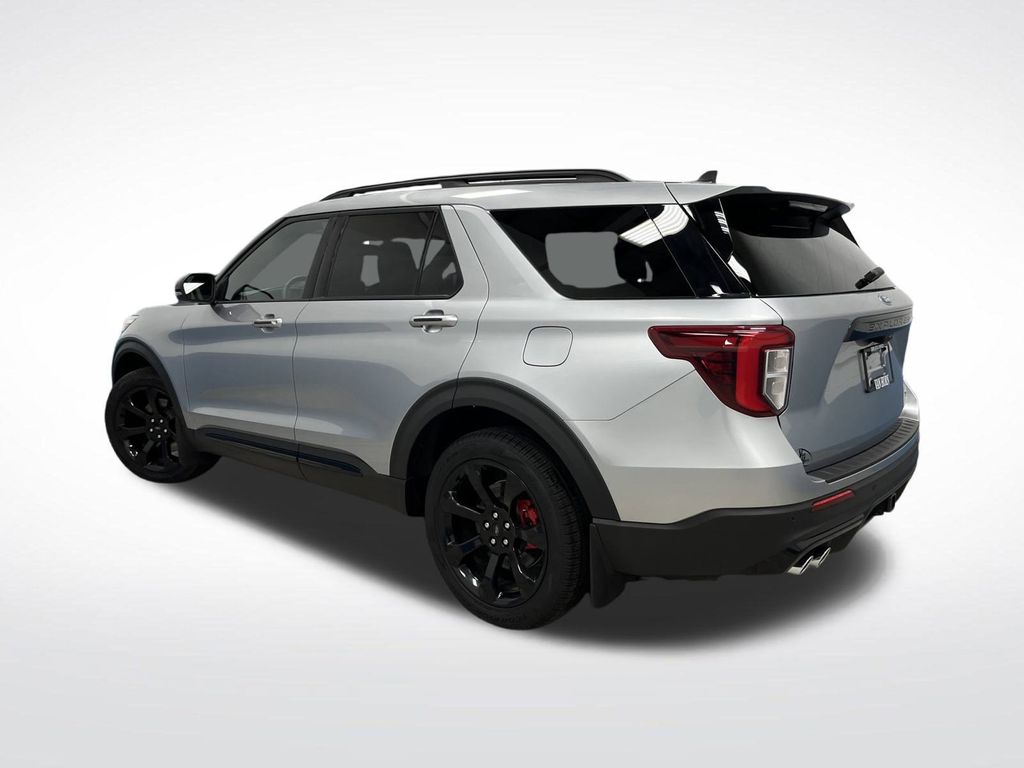 2024 Ford Explorer ST photo 2
