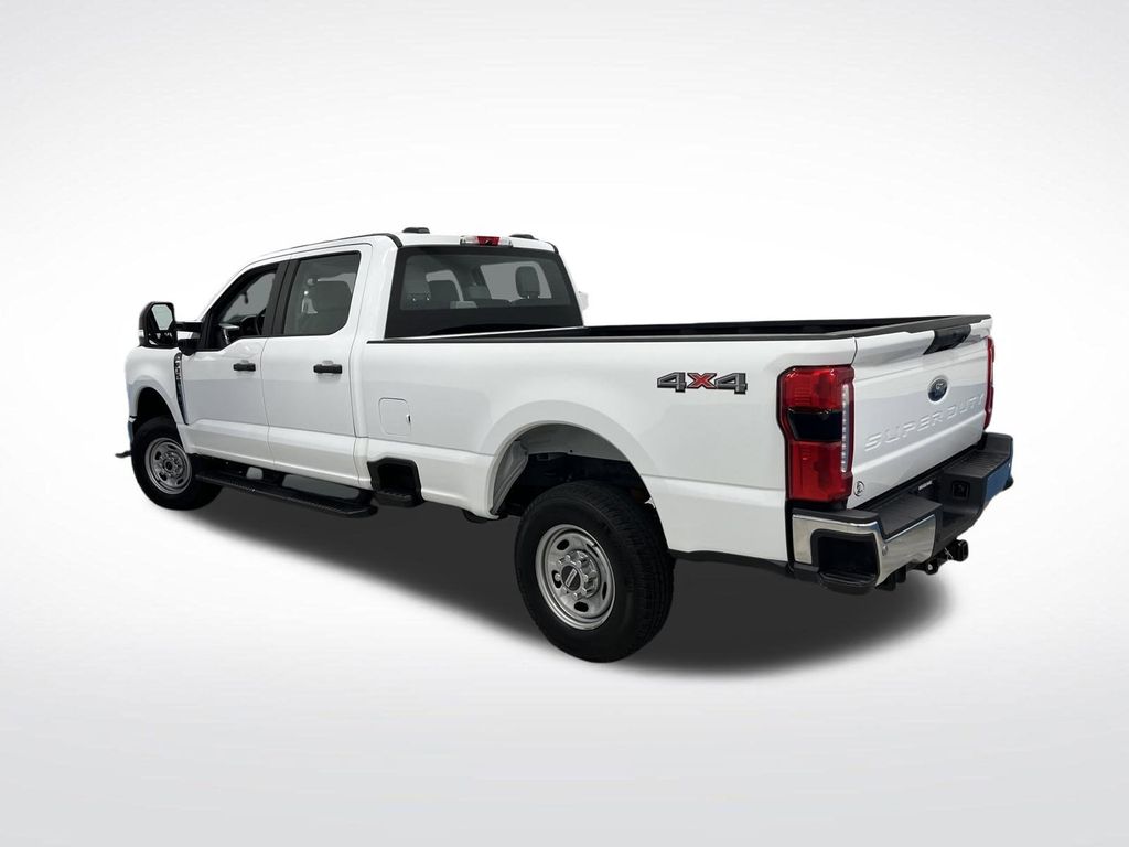 2023 Ford F-350 photo 3