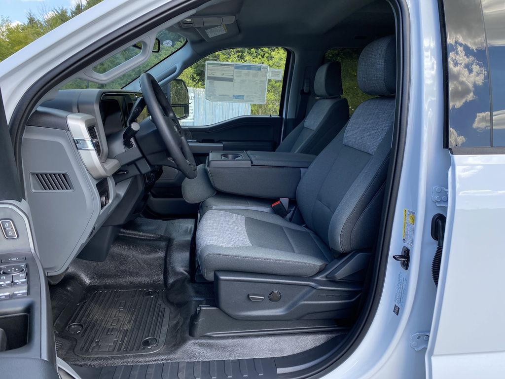 2026 Ford F-250 XLT photo 4