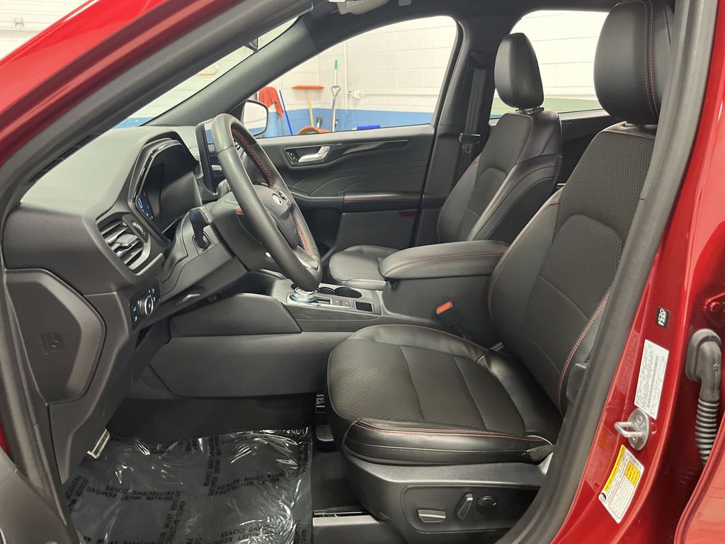 2024 Ford Escape Hybrid ST-Line Select photo 4