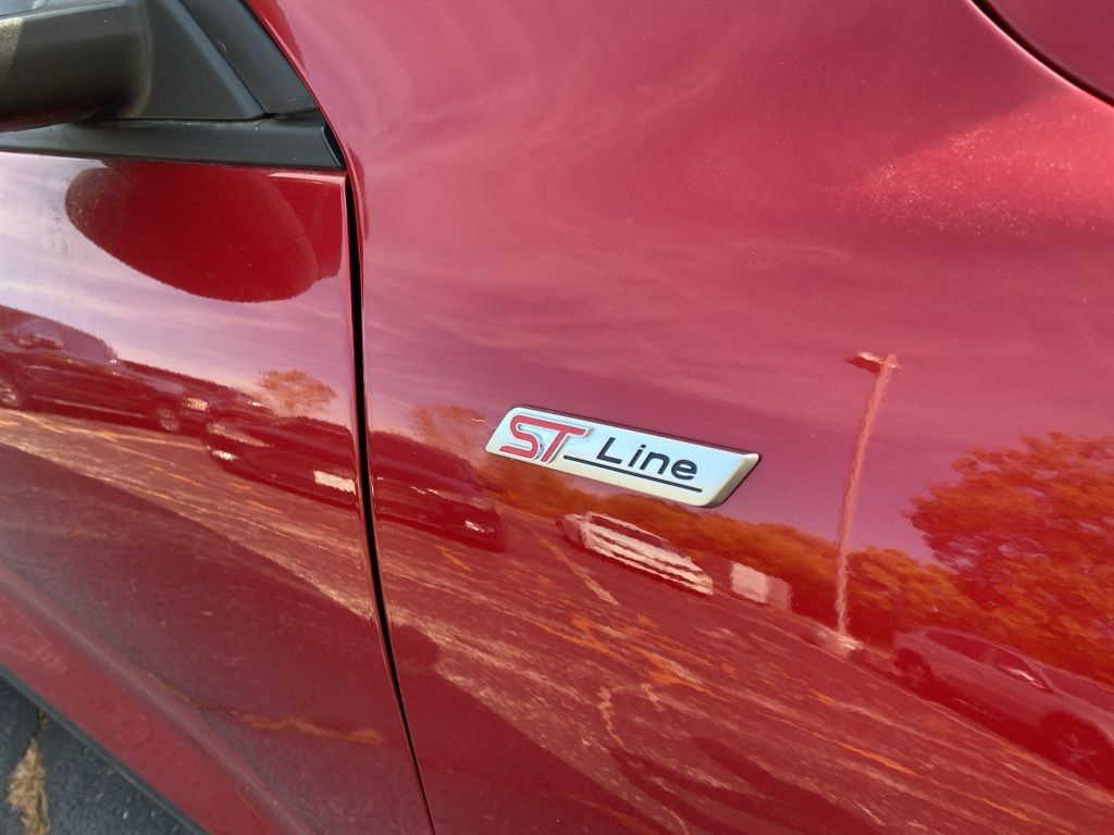 2025 Ford Escape ST-Line photo 2