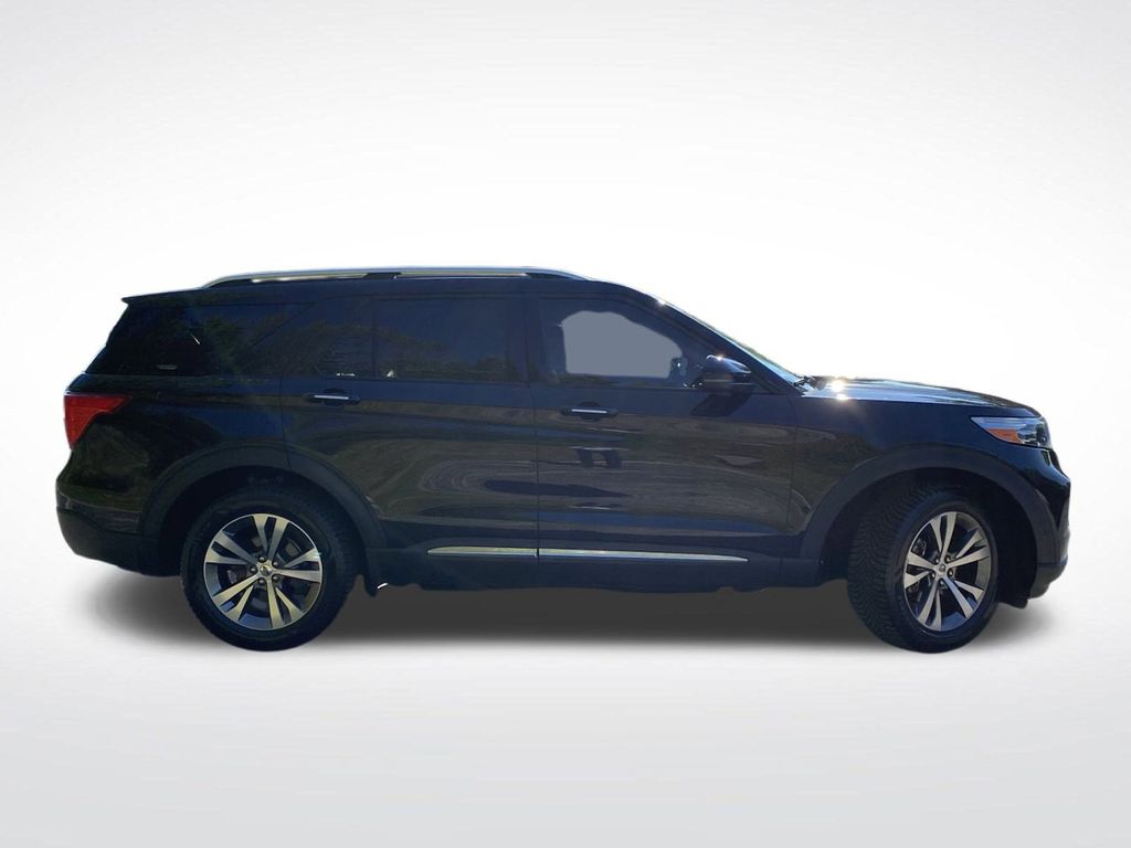2020 Ford Explorer Platinum photo 2