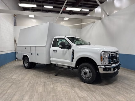 2025 Ford F-350 Chassis Truck Regular Cab