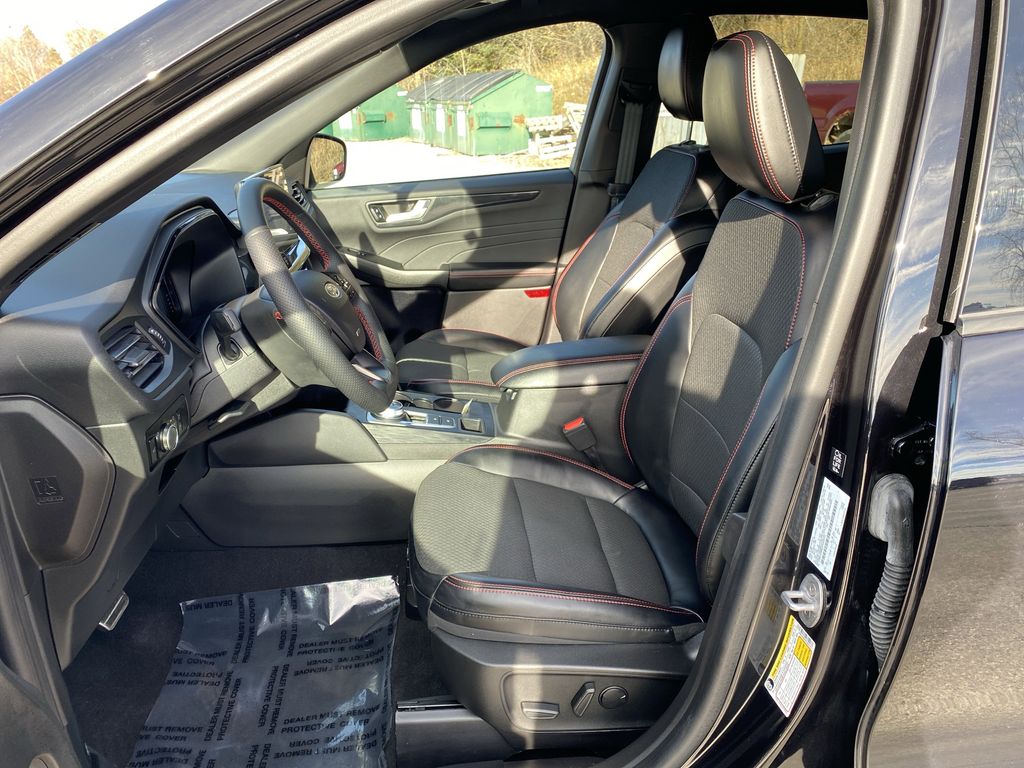 2023 Ford Escape ST-Line photo 4