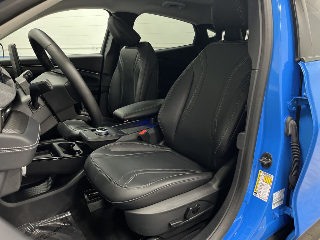 2022 Ford Mustang Mach-E Premium photo 4