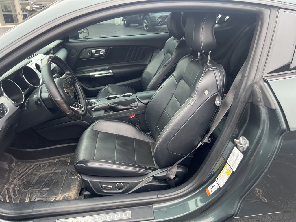 2016 Ford Mustang GT Premium photo 2