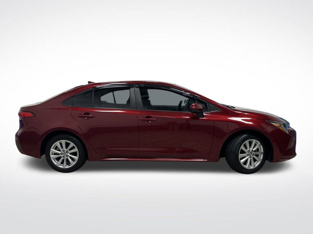 2023 Toyota Corolla LE photo 2