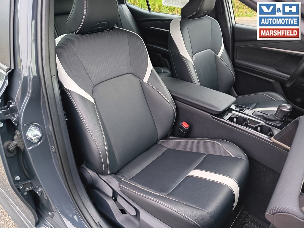 2025 Toyota Camry SE - Photo 18