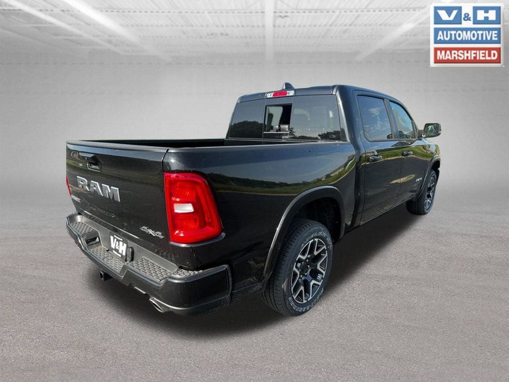 New 2025 Ram 1500 LARAMIE CREW CAB 4X4 5'7 BOX Pickup
