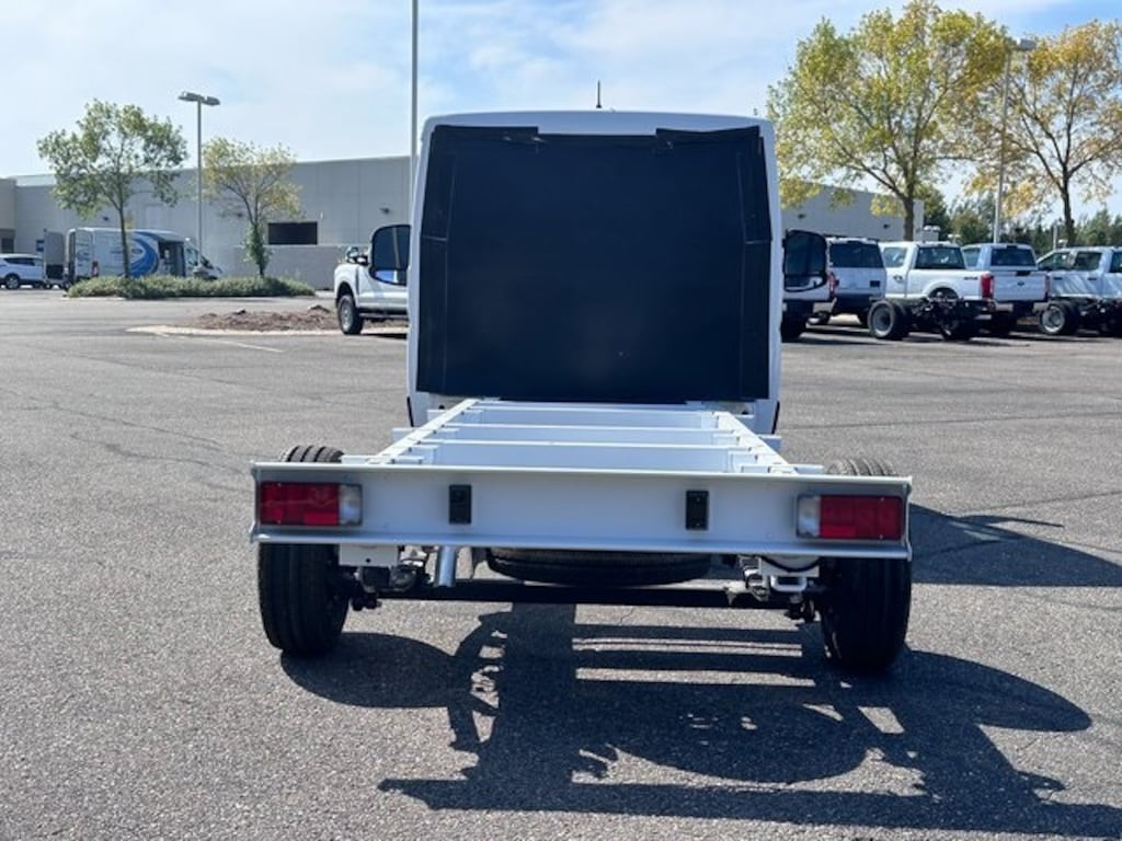 New 2024 Ram ProMaster PROMASTER 3500 SLT CUTAWAY 159' WB / 104' CA Cab/Chassis