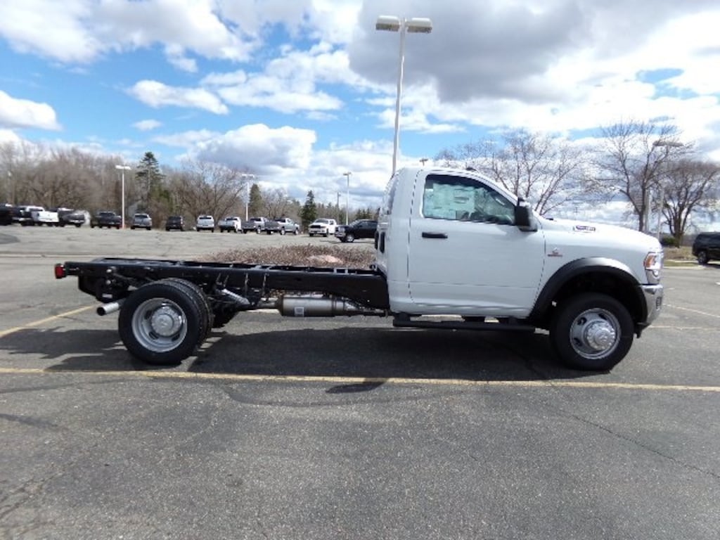 New 2024 Ram 5500 Chassis Cab 5500 TRADESMAN CHASSIS REGULAR CAB 4X4 84' CA Pickup