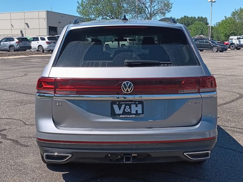 Used 2025 Volkswagen Atlas 2.0T SE w/Technology SUV