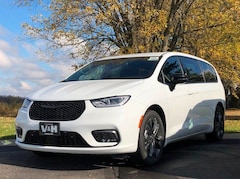 2026 Chrysler Pacifica SELECT Passenger Van