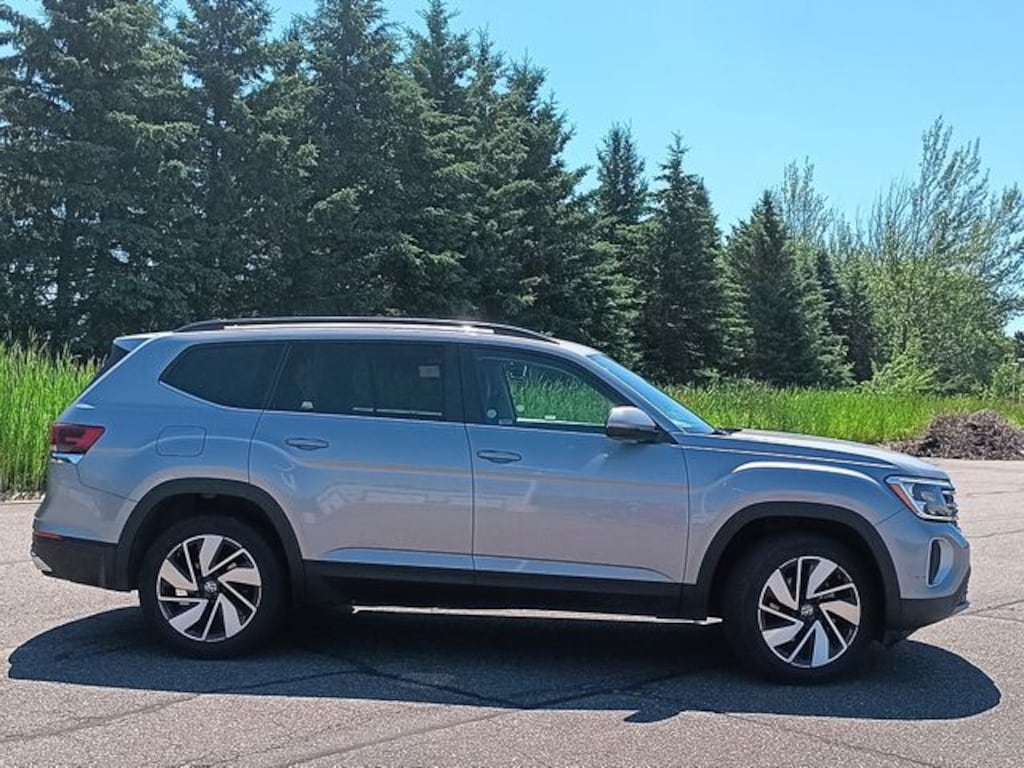 Used 2025 Volkswagen Atlas 2.0T SE w/Technology SUV