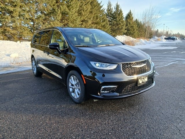 2026 Chrysler Pacifica Select's photo