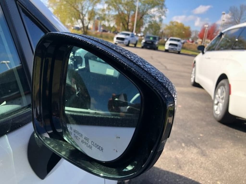 New 2026 Chrysler Pacifica SELECT Passenger Van