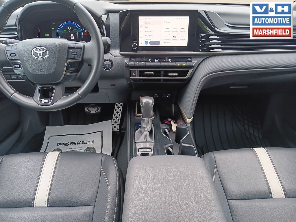 2025 Toyota Camry SE - Photo 21