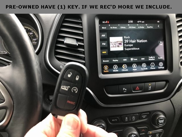 2021 Jeep Cherokee Latitude Lux photo 2