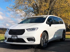 2026 Chrysler Pacifica SELECT Passenger Van