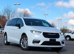 2026 Chrysler Pacifica SELECT AWD Passenger Van