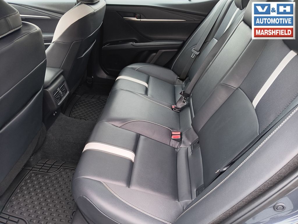 2025 Toyota Camry SE - Photo 19