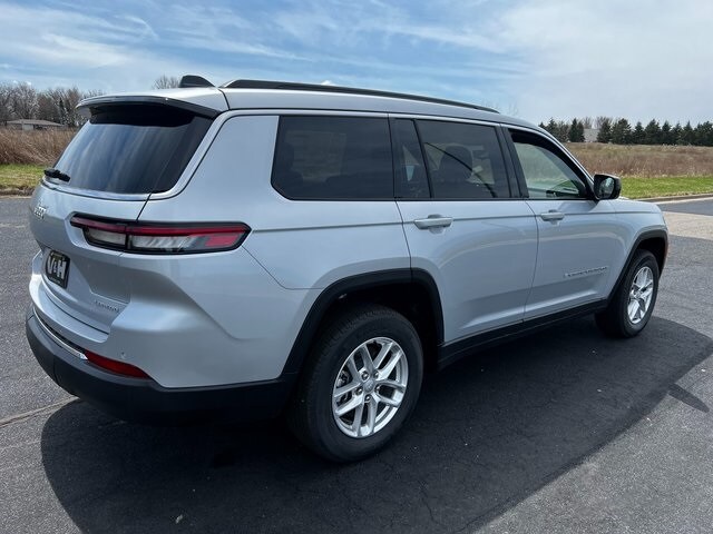 2024 Jeep Grand Cherokee Laredo photo 3