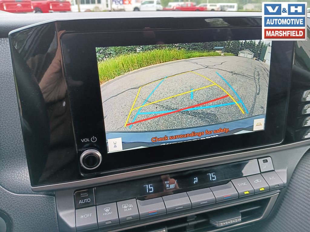 2025 Toyota Camry SE - Photo 8