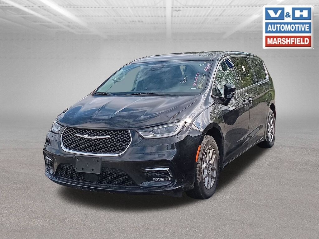 Used 2024 Chrysler Pacifica Touring L Minivan/Van