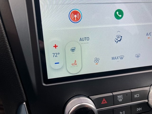 2024 Ford Edge Titanium photo 3