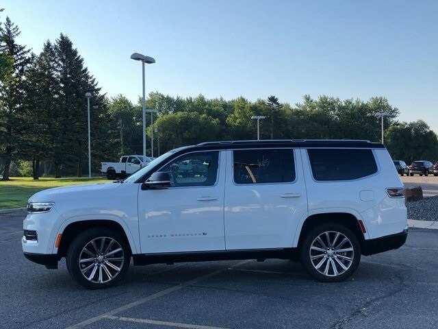 2023 Jeep Grand Wagoneer II photo 4