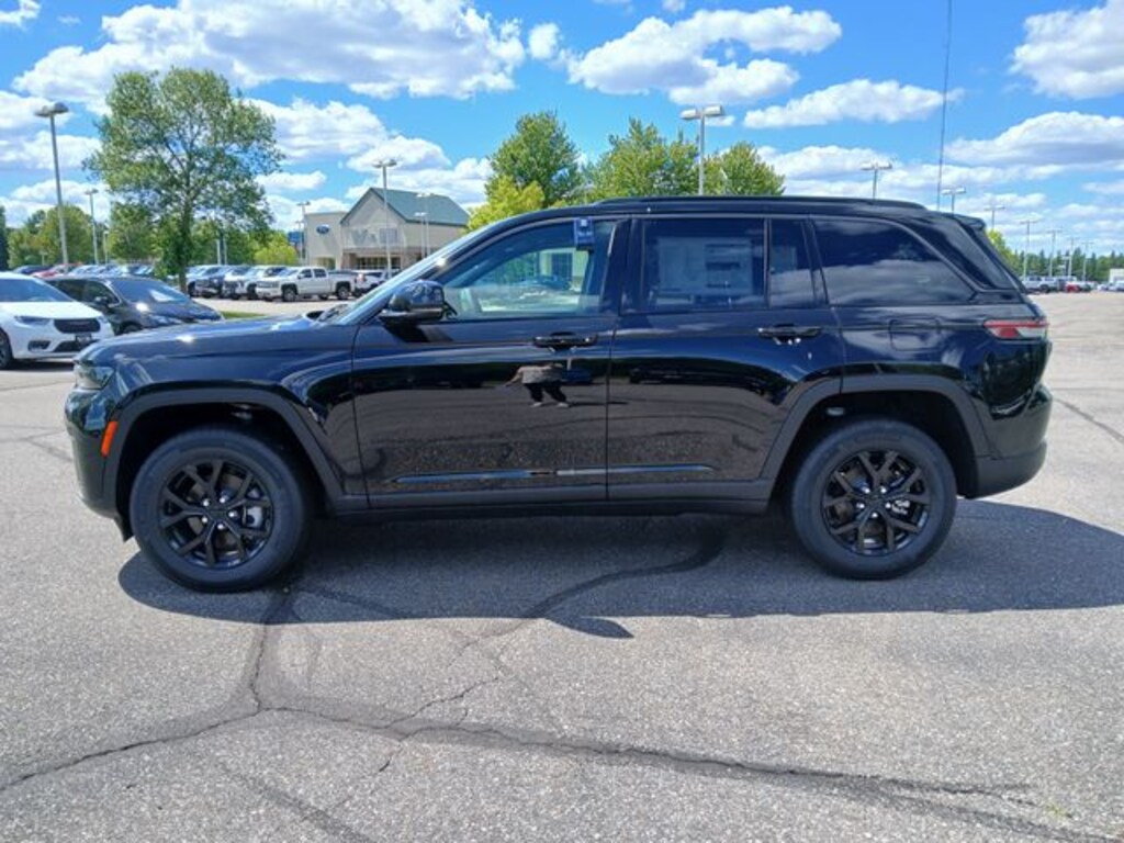 New 2026 Jeep Grand Cherokee LAREDO ALTITUDE 4X4 Sport Utility