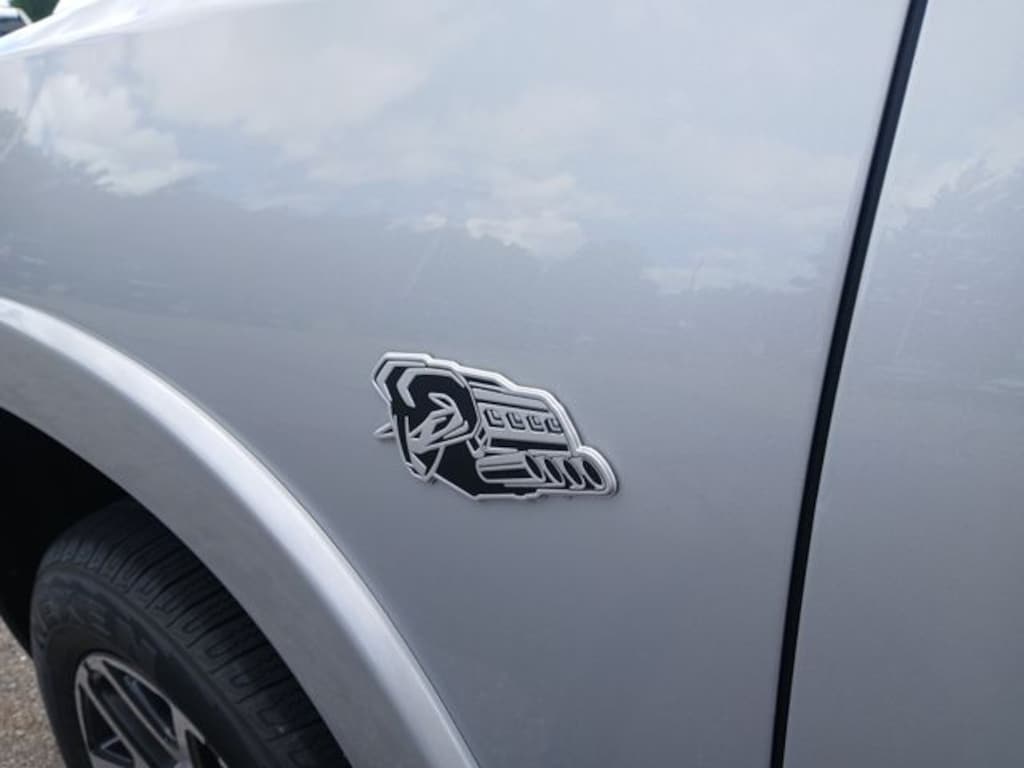 New 2026 Ram 1500 LARAMIE CREW CAB 4X4 5'7 BOX Pickup