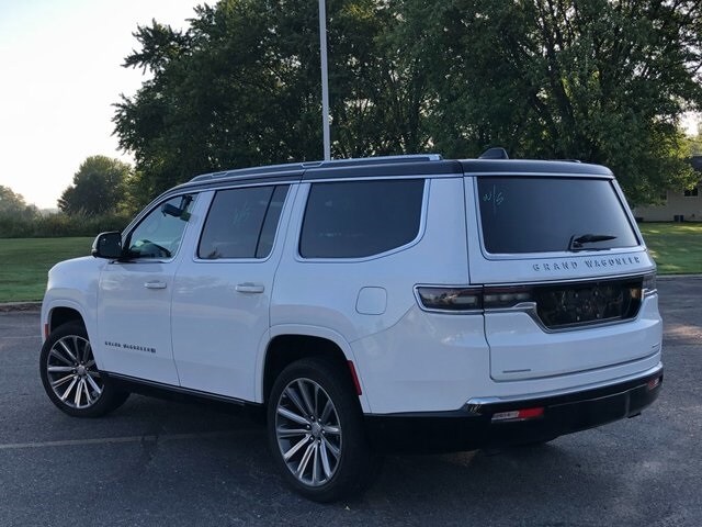2023 Jeep Grand Wagoneer II photo 3
