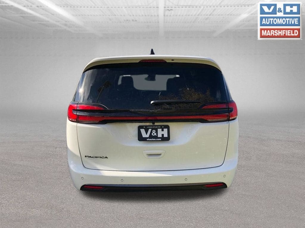 2026 Chrysler Pacifica Select - Photo 6