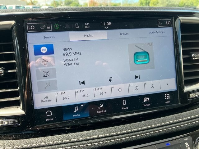2024 Chrysler Pacifica Touring L photo 3