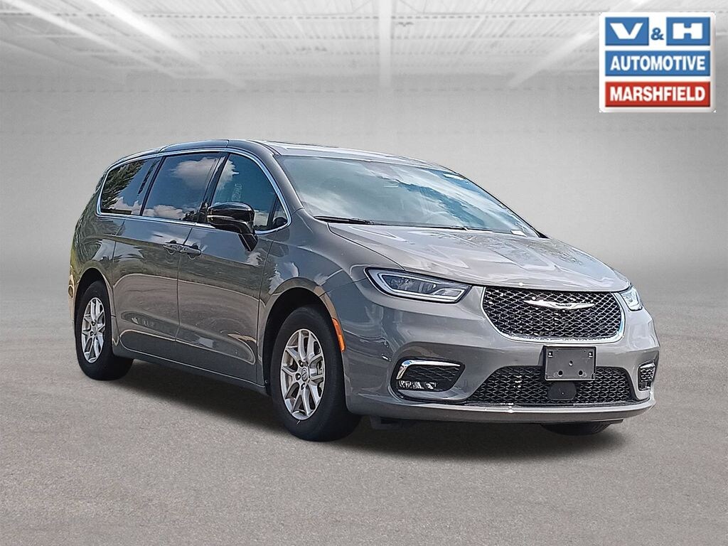 Used 2025 Chrysler Pacifica Select Minivan/Van