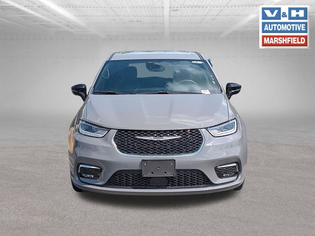 Used 2025 Chrysler Pacifica Select Minivan/Van
