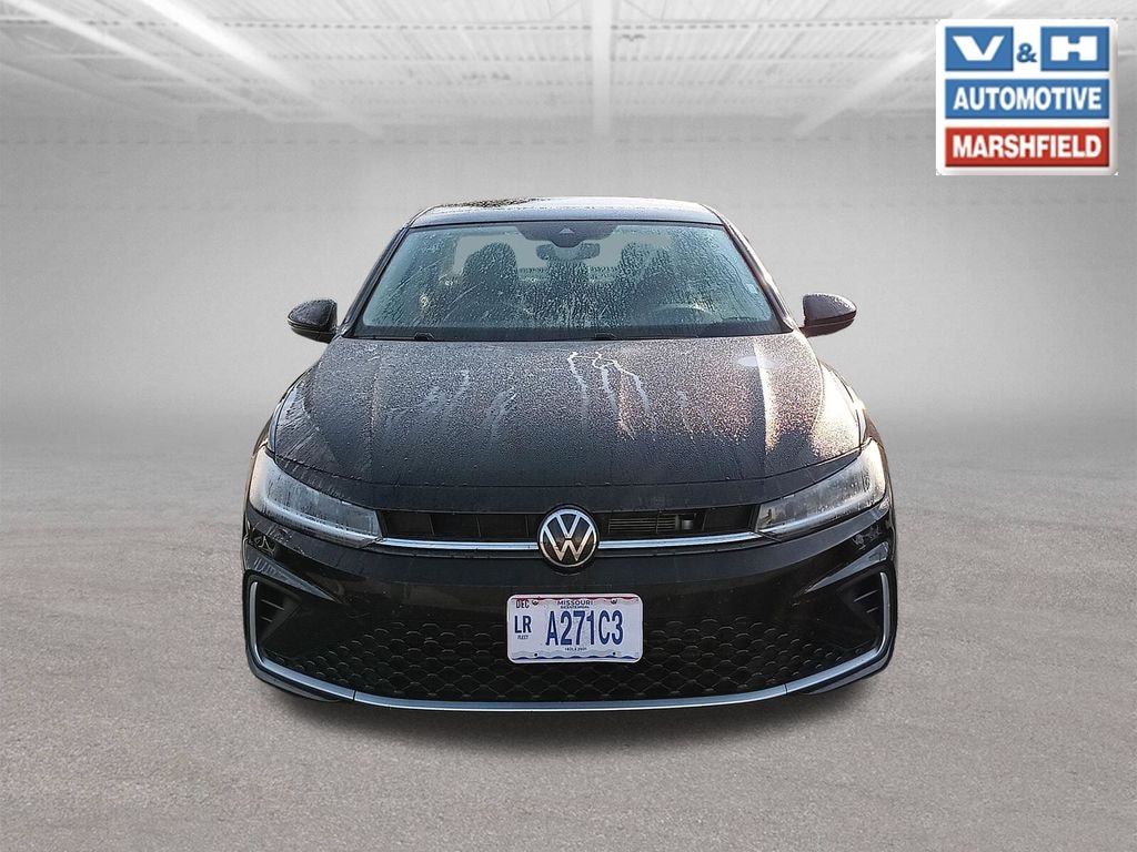 Used 2025 Volkswagen Jetta 1.5T SE Sedan