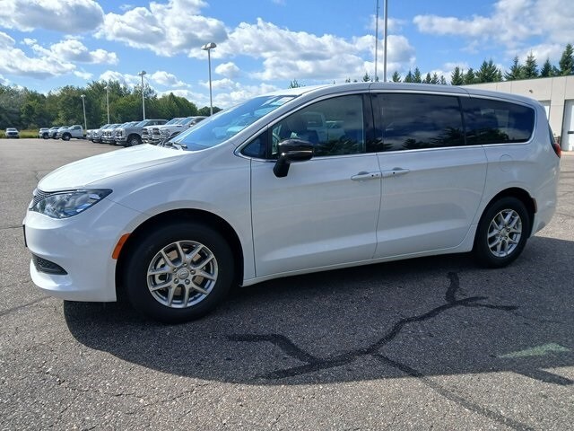 2026 Chrysler Voyager LX photo 3
