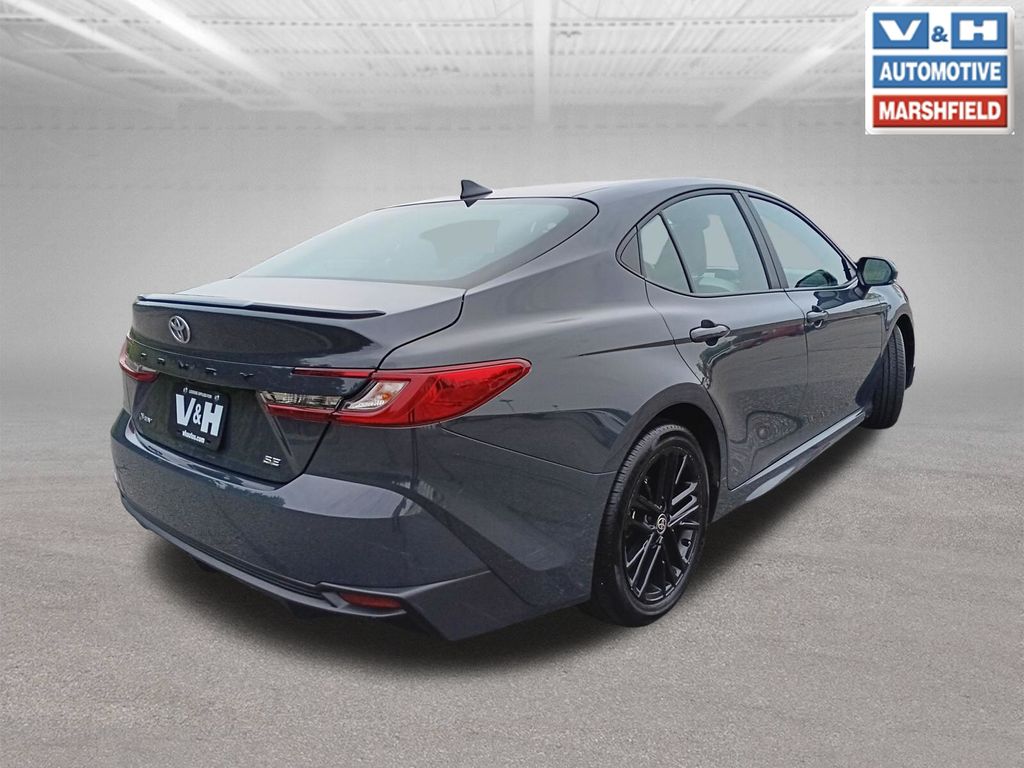 2025 Toyota Camry SE - Photo 25